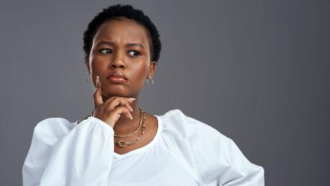 Kule bhlog, sicacisela abo banqwenela ukuba ziingcali zomthetho indlela yokuba ligqwetha eMzantsi Afrika ngexesha elincinci.